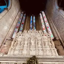 El altar mayor y el Arca de San Donato