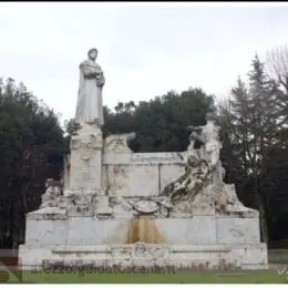 El Monumento dedicado a Petrarca, Arezzo