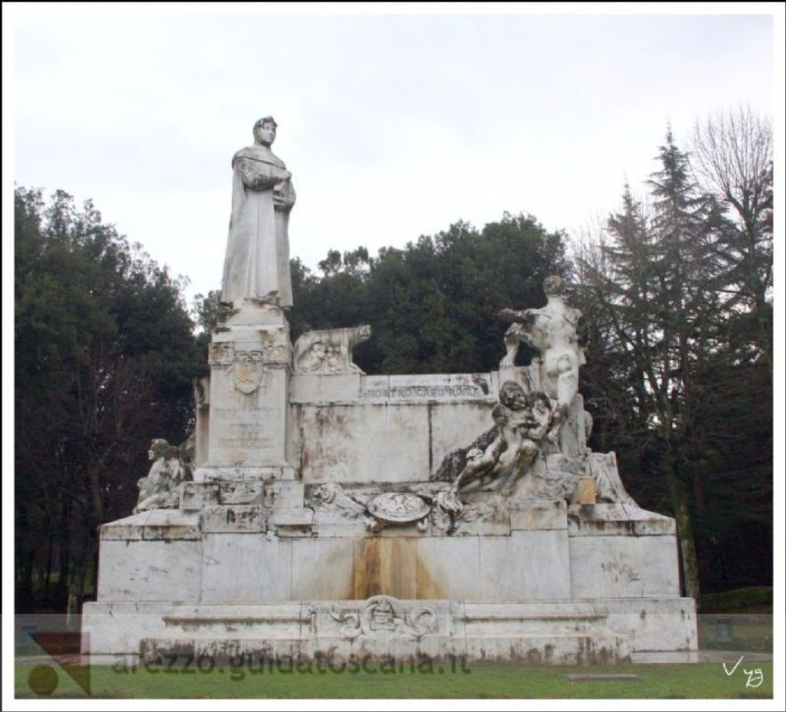 Il Monumento dedicato a Petrarca, Arezzo
