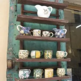 Keramik in der Werkstatt in Cortona