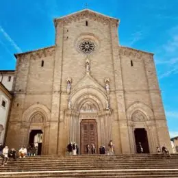 Fassade der Kathedrale von Arezzo