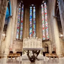 Vue de l'autel de la cathédrale d'Arezzo
